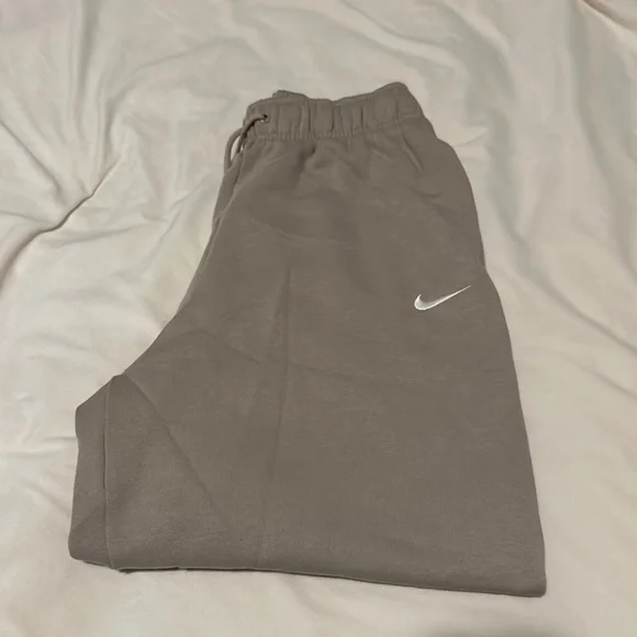 Nike Sweatpants - Picture 3 of 5